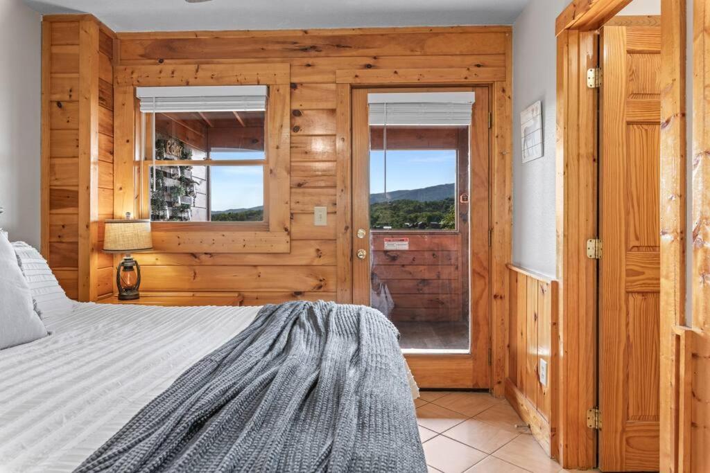 Cozy Cabin In The Smokies!!! Fully Furnished And Complete With Community Indoor And Outdoor Pools And Spas, Game And Fitness Rooms As Well As A Private Hot Tub Pigeon Forge Exterior foto