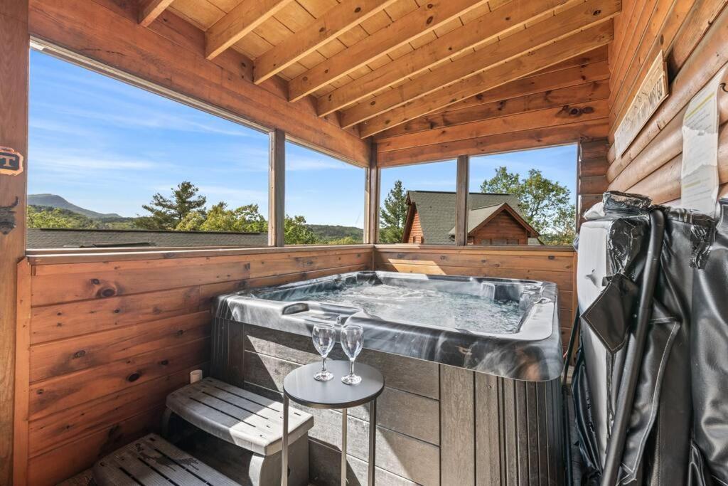 Cozy Cabin In The Smokies!!! Fully Furnished And Complete With Community Indoor And Outdoor Pools And Spas, Game And Fitness Rooms As Well As A Private Hot Tub Pigeon Forge Exterior foto